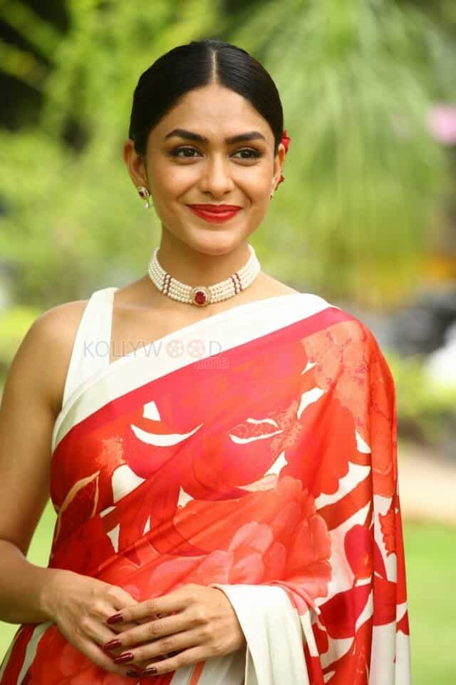 Mrunal Thakur at Sita Ramam Movie Song Launch Pictures 05