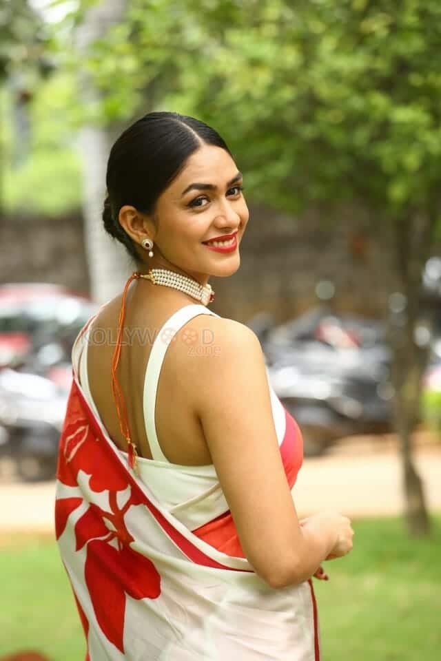 Mrunal Thakur at Sita Ramam Movie Song Launch Pictures 08