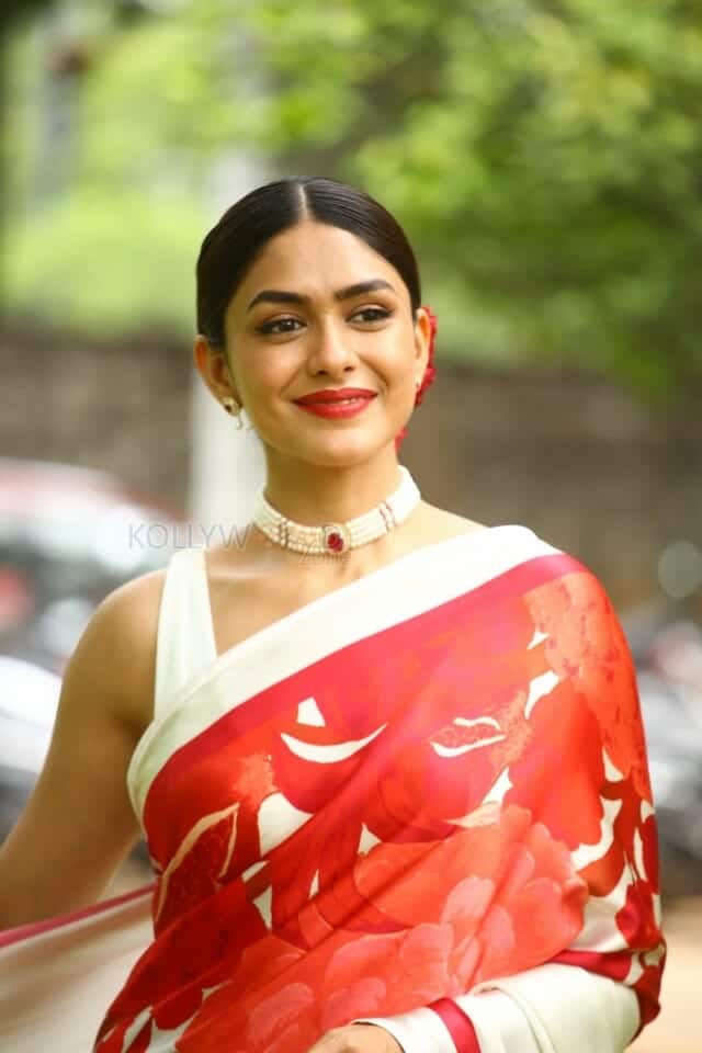 Mrunal Thakur at Sita Ramam Movie Song Launch Pictures 18