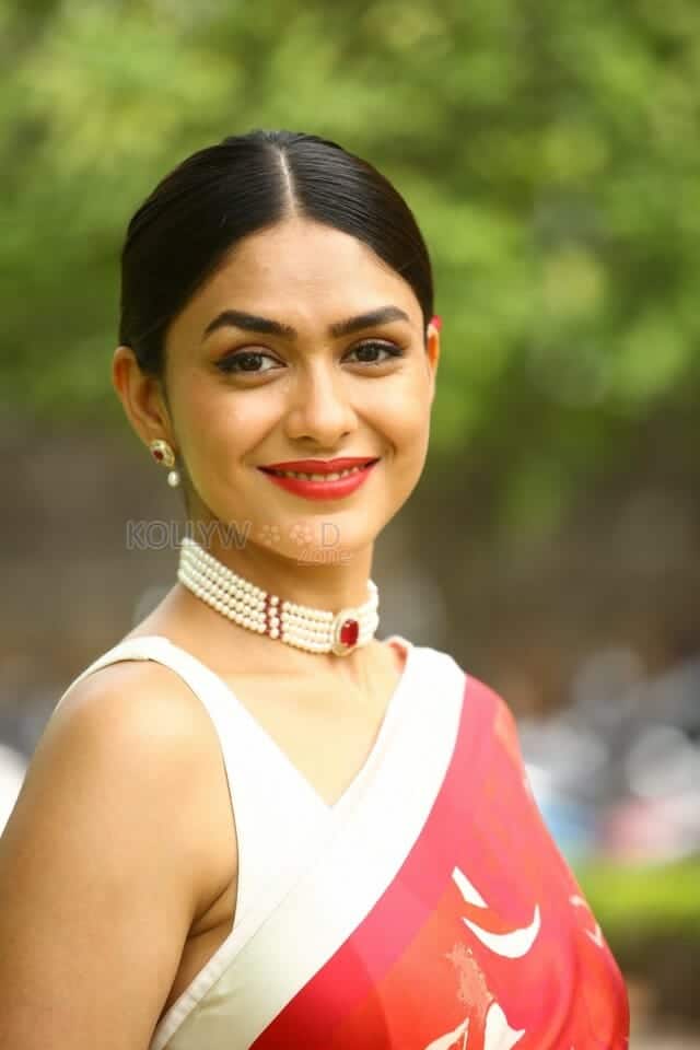 Mrunal Thakur at Sita Ramam Movie Song Launch Pictures 22