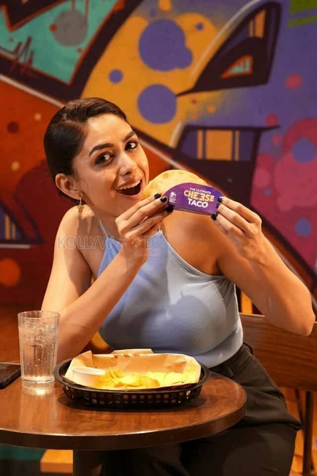 Mrunal Thakur eating Taco 01