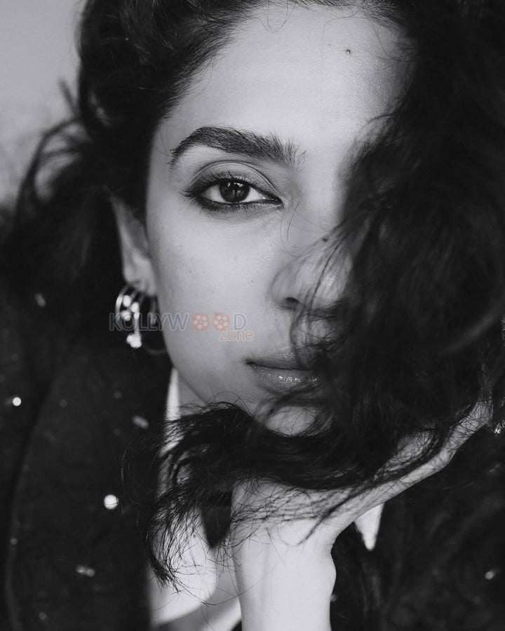 Natural Beauty Sobhita Dhulipala Close Up Portrait Photos 03