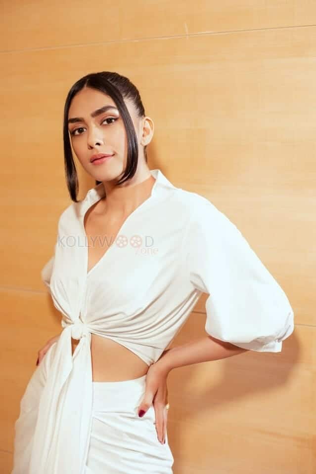 Pippa Movie Heroine Mrunal Thakur Stylish Photos 02