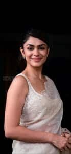 Pooja Meri Jaan Actress Mrunal Thakur Photos 02 (222046) | Kollywood Zone