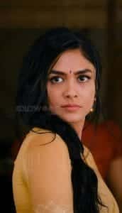 Pooja Meri Jaan Actress Mrunal Thakur Photos 03 (222043) | Kollywood Zone