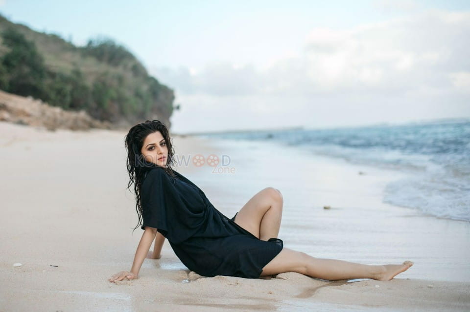 Pretty Actress Vedhika Latest Photoshoot