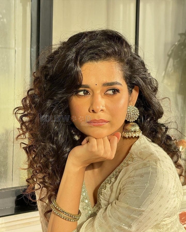 Pretty Mithila Palkar in a White Anarkali Dress Photos 04