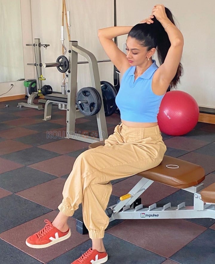 Sexy Aishwarya Arjun Gym Photo 01