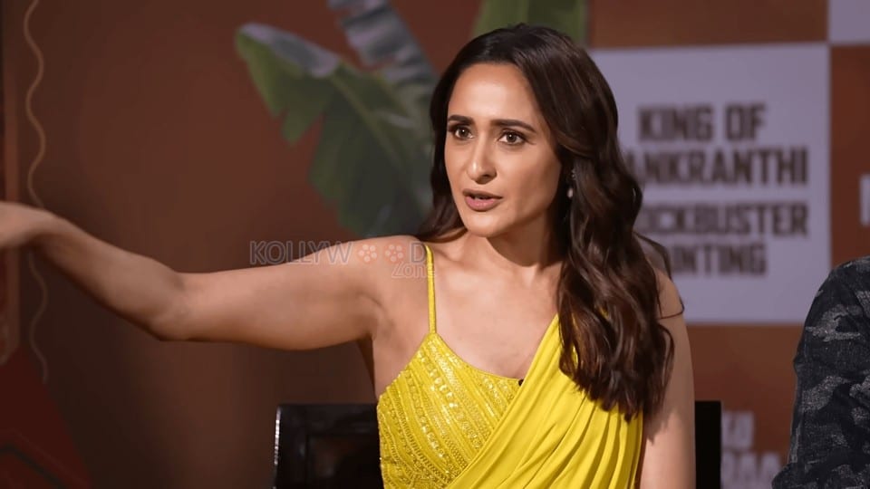 Sexy Pragya Jaiswal Armpit in a Yellow Saree with Sleeveless Blouse Pictures 01