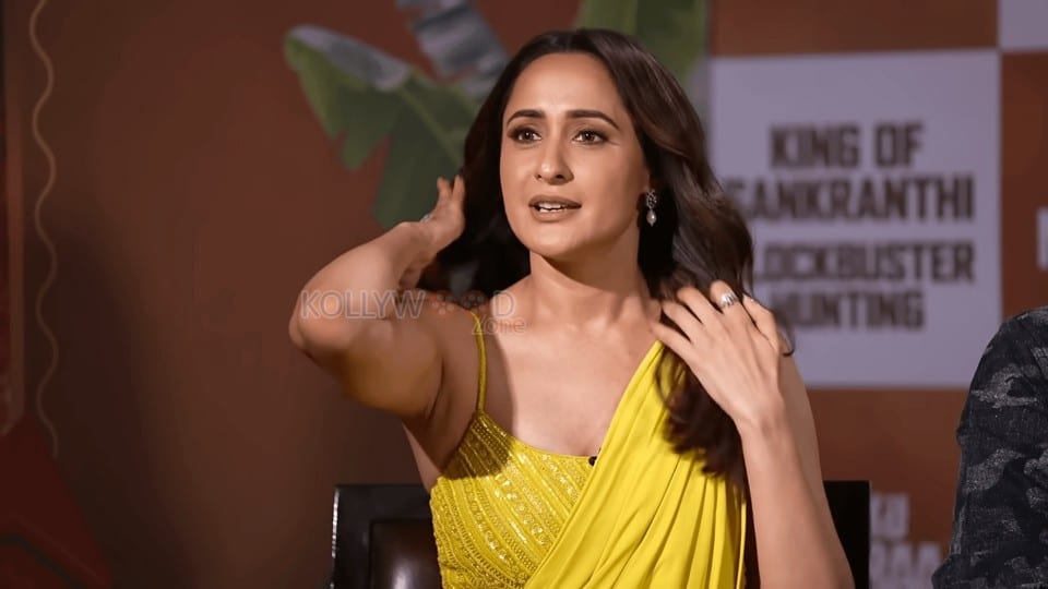 Sexy Pragya Jaiswal Armpit in a Yellow Saree with Sleeveless Blouse Pictures 02