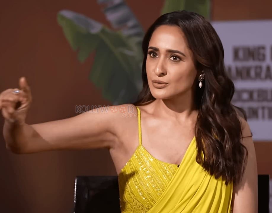 Sexy Pragya Jaiswal Armpit in a Yellow Saree with Sleeveless Blouse Pictures 03