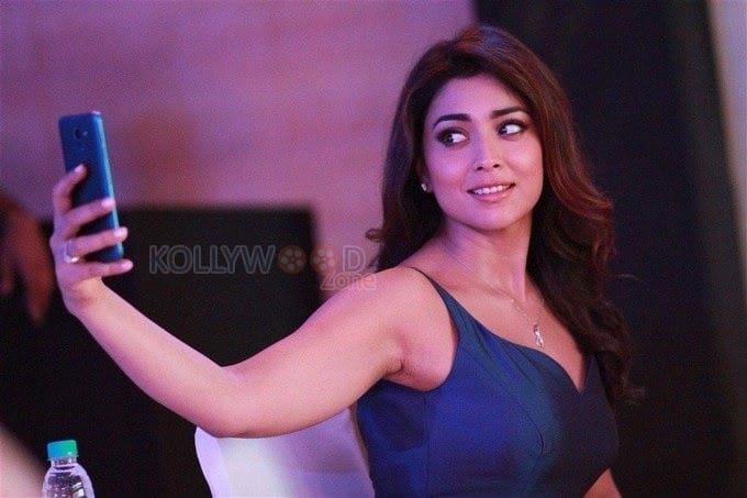 Sexy Shriya Saran Hot Photos