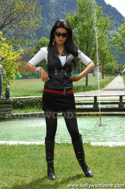 Sexy Shriya Saran In Don Seenu Movie Stills