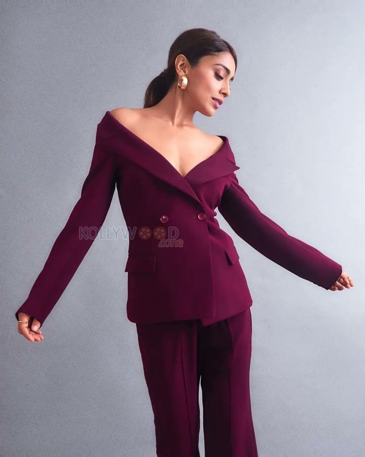 Sexy Shriya Saran in a Chic Purple Pantsuit Photos 03