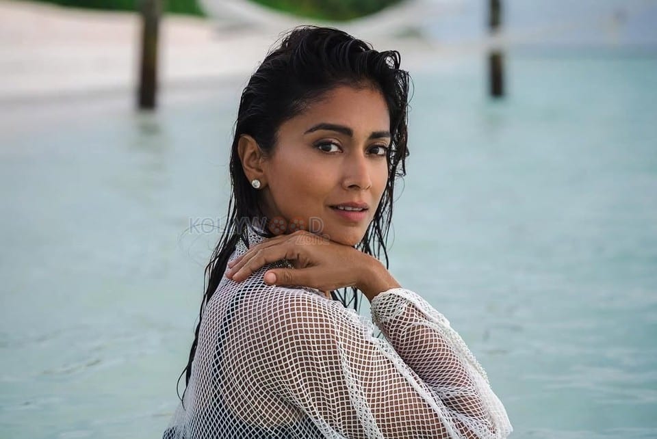 Sexy Siren Shriya Saran Holiday Bikini Photos 02