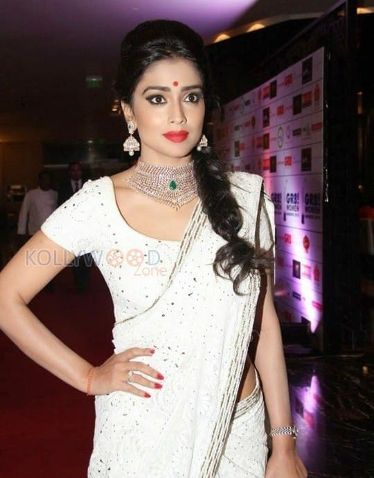 Shriya Saran Hot Saree Photos