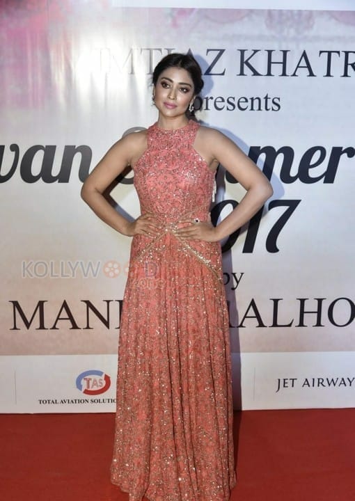 Shriya Saran New Photoshoot Pictures