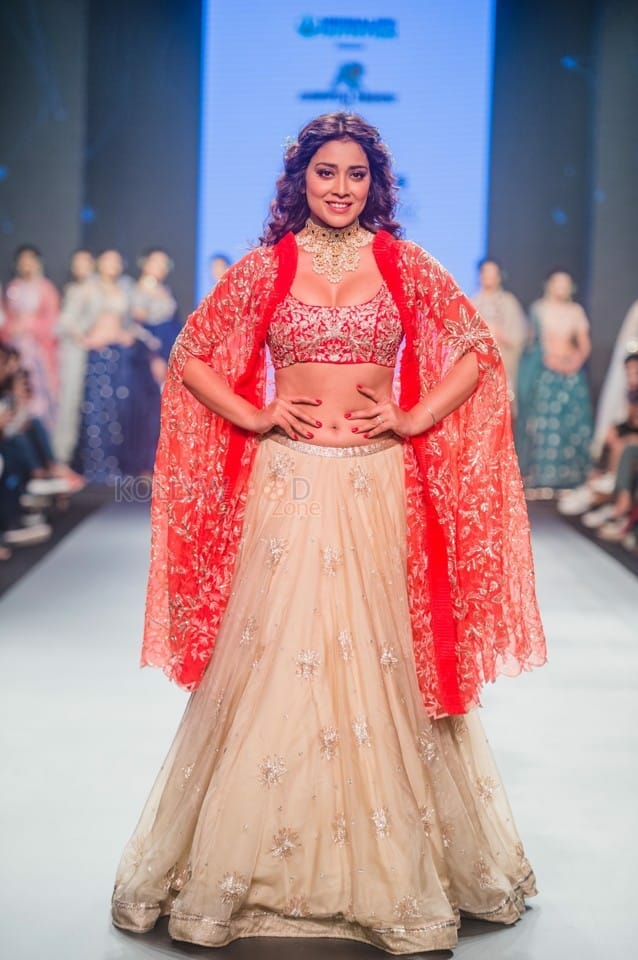 Shriya Saran Walking The Ramp For Ashwini Reddy Collection Photos