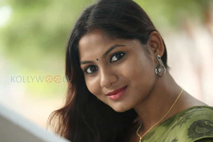 Shruthi Reddy New Photoshoot Pictures