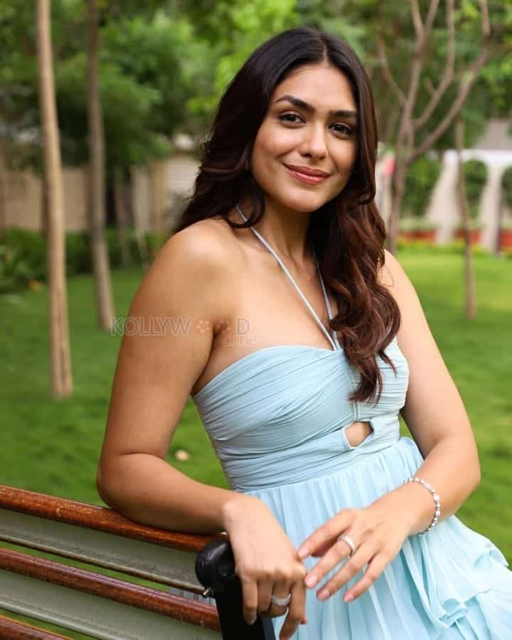 Simple and Stylish Mrunal Thakur Photos 03