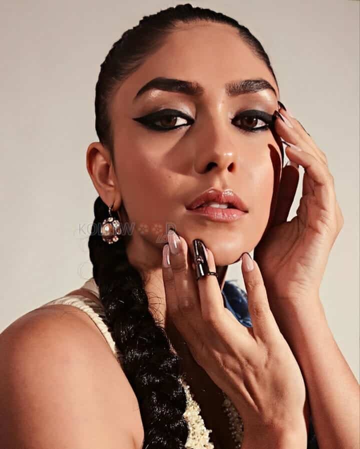 Sizzling Mrunal Thakur Photoshoot Pictures 05