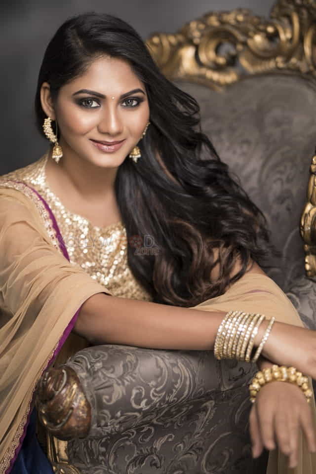 South Actress Shruti Reddy Portfolio Pictures