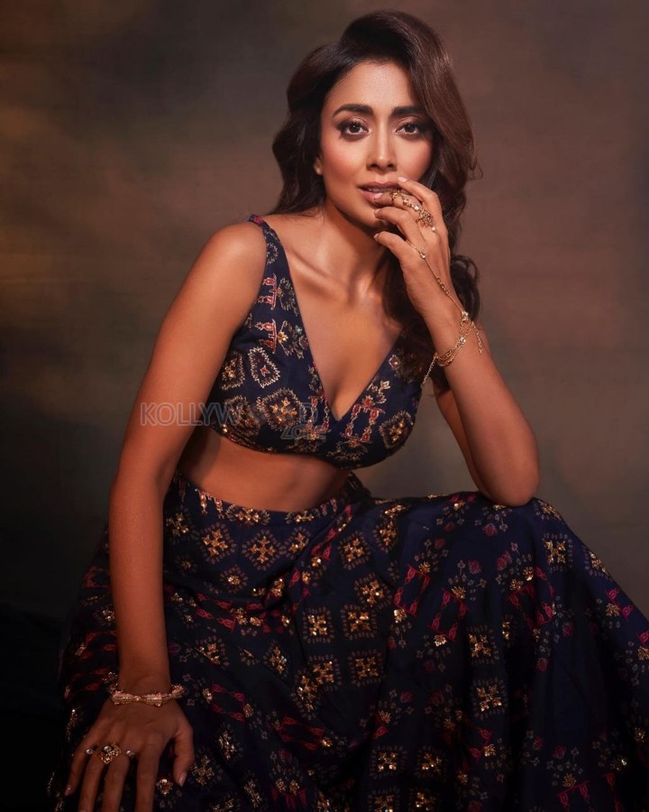 Sparkling Beauty Shriya Saran in a Floral Lehenga Photos 04