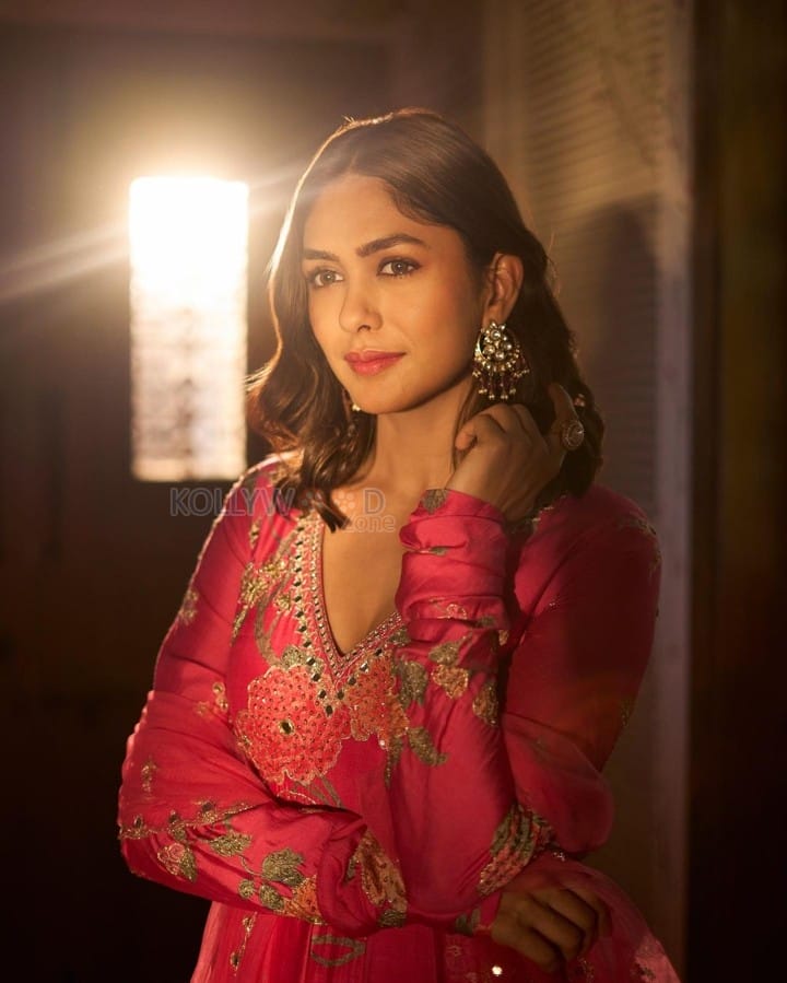 Stunning Beautiful Mrunal Thakur in a Pink Floral Print Anarkali Dress Photos 02