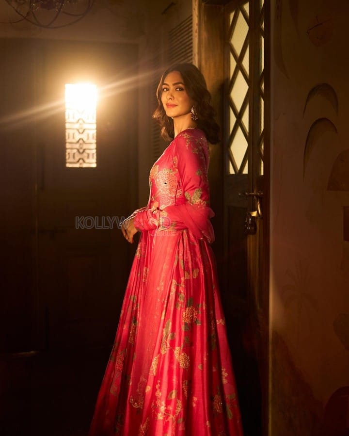 Stunning Beautiful Mrunal Thakur in a Pink Floral Print Anarkali Dress Photos 04