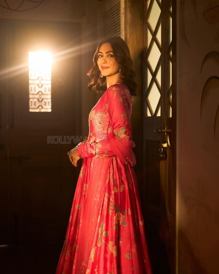 Stunning Beautiful Mrunal Thakur in a Pink Floral Print Anarkali Dress Photos 05