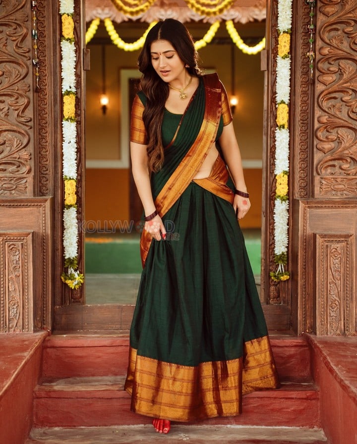 Stunning Rashi Singh in a Green and Orange Silk Half Saree Photos 08