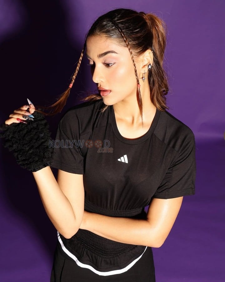 Stunning Saiee Manjrekar in an Adidas Sportswear Pictures 03