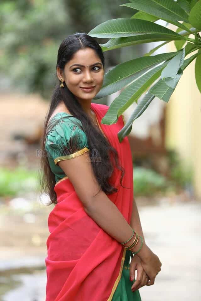 Tamil Actress Shruti Reddy Latest Photoshoot Pictures 102