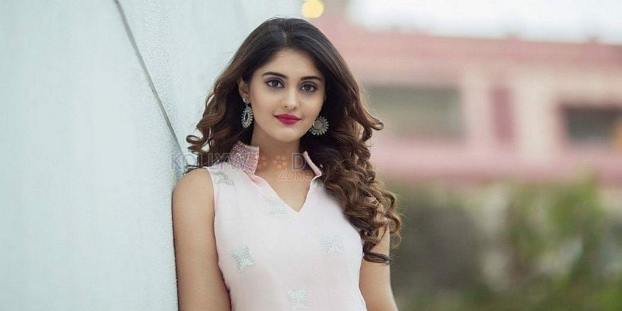 Tamil Heroine Surabhi New Photos