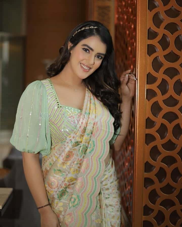 Telugu Actress Kavya Thapar Cute Saree Pictures 01