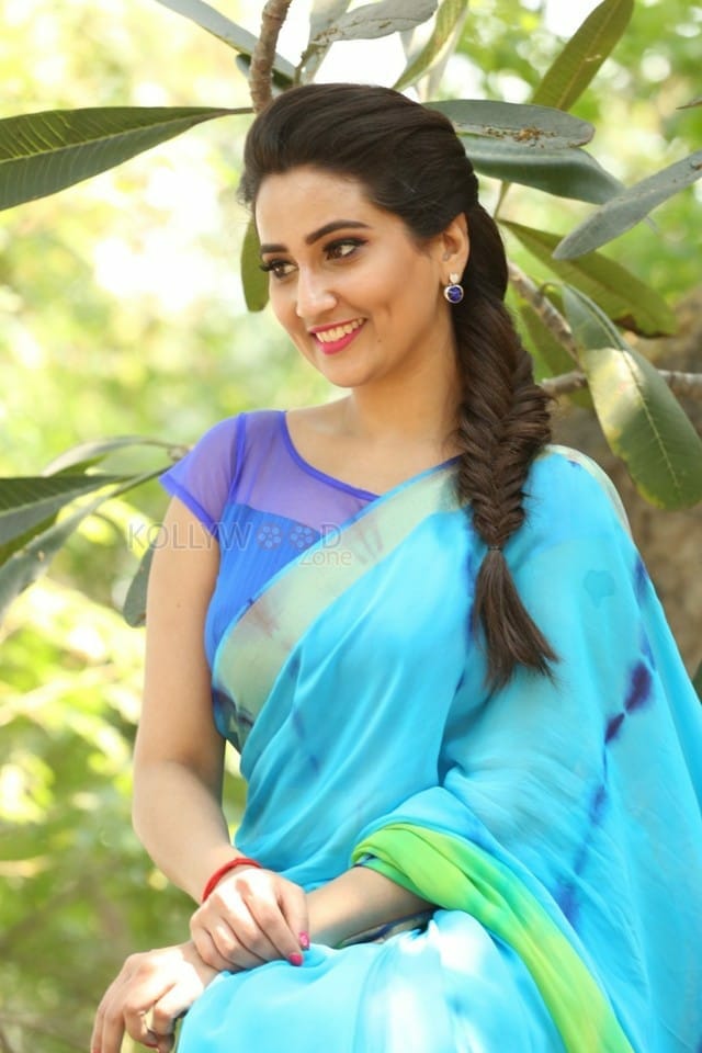 Telugu Actress Manjusha Saree Photos