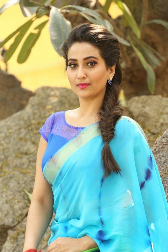 Telugu Actress Manjusha Saree Photos