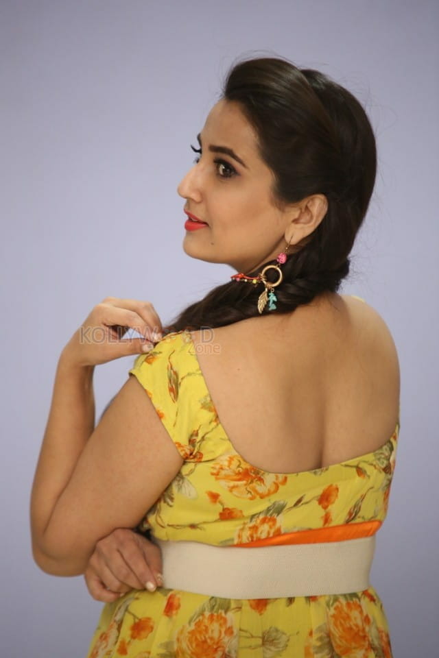 Telugu Actress Manjusha Yellow Dress Photos