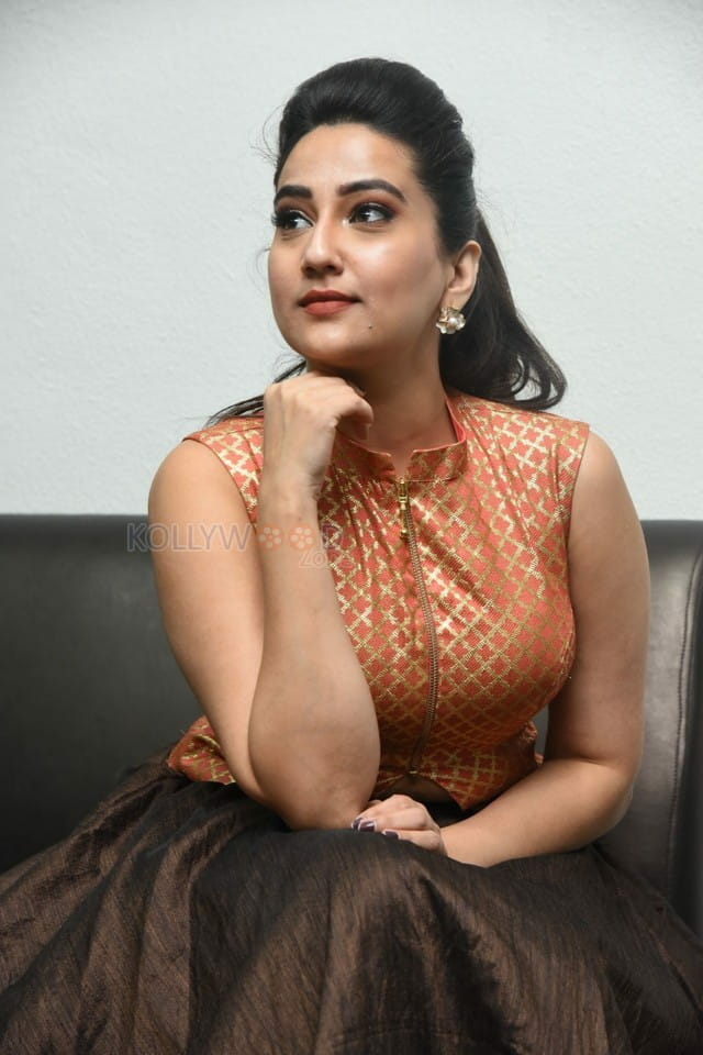 Telugu Anchor Manjusha At Hours Love Pre Release Event Photos