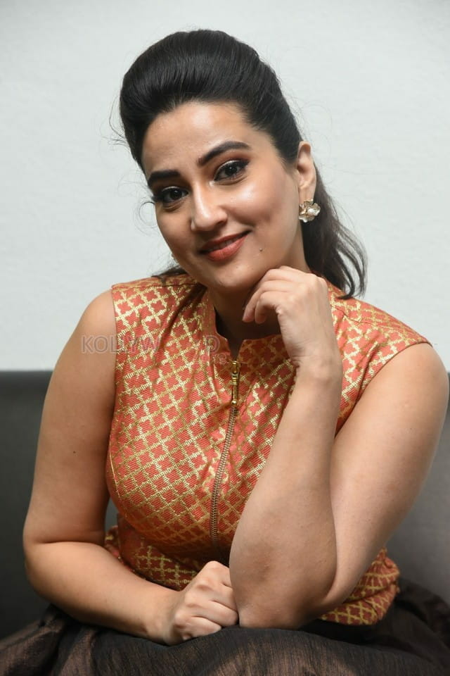 Telugu Anchor Manjusha At Hours Love Pre Release Event Photos