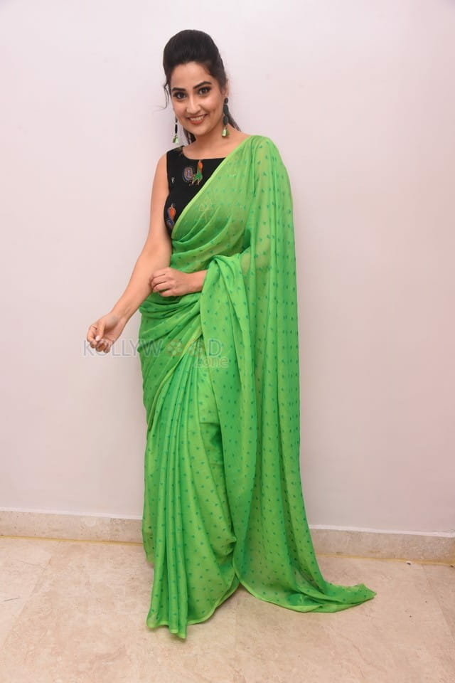 Telugu Anchor Manjusha At Evariki Cheppadu Pre Release Event Photos