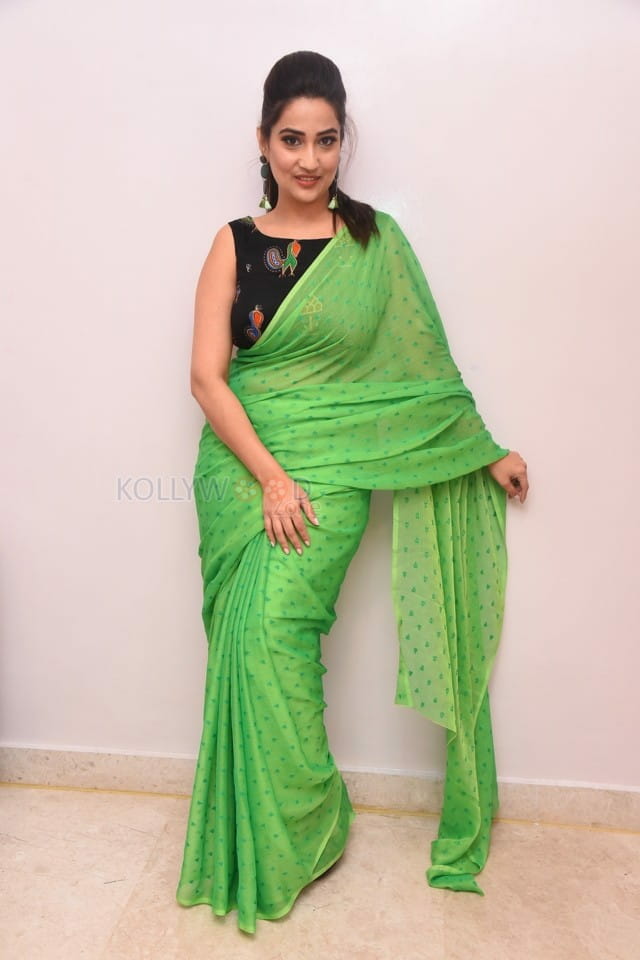 Telugu Anchor Manjusha At Evariki Cheppadu Pre Release Event Photos