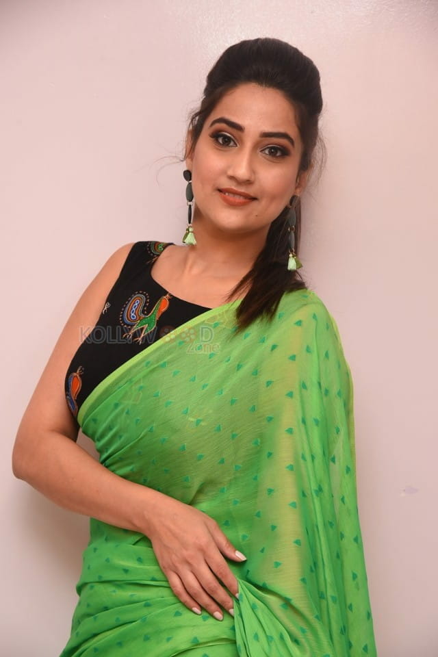 Telugu Anchor Manjusha At Evariki Cheppadu Pre Release Event Photos