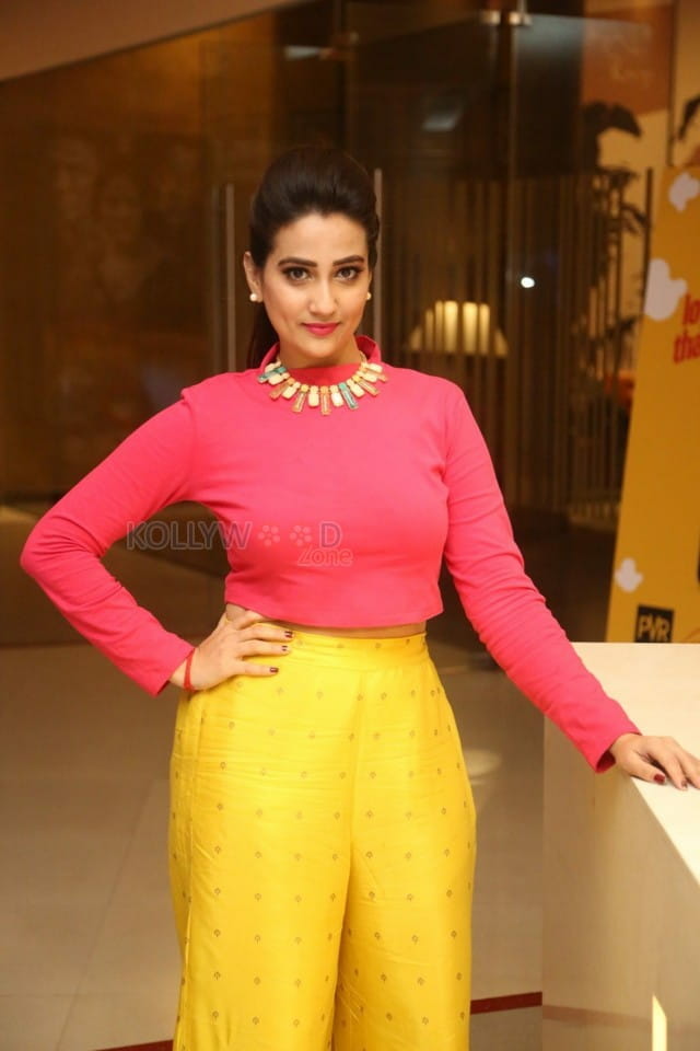 Telugu Anchor Manjusha New Pics