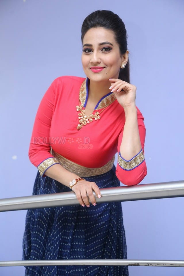 Telugu Anchor Manjusha Photos