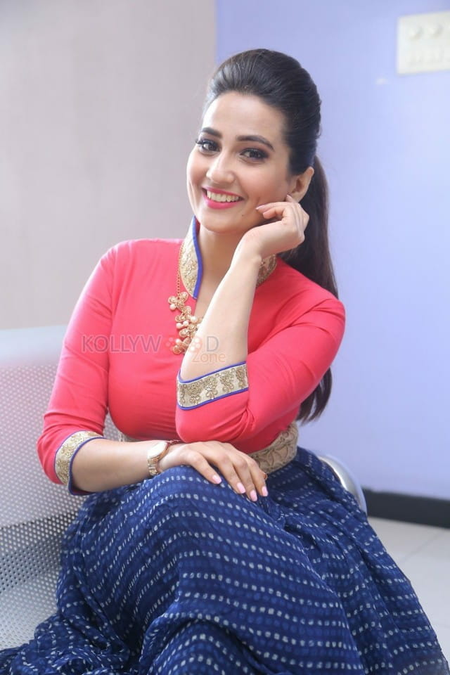 Telugu Anchor Manjusha Photos