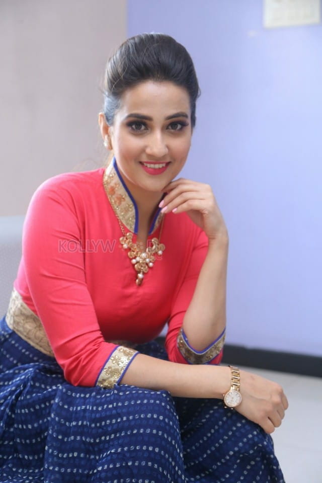 Telugu Anchor Manjusha Photos