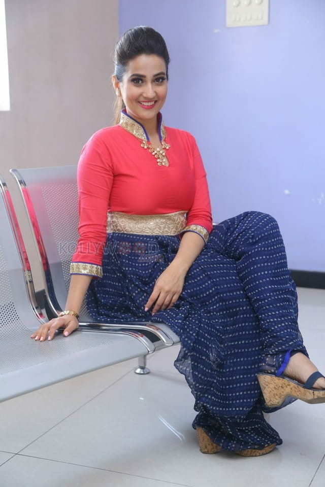 Telugu Anchor Manjusha Photos 12 (86437) | Kollywood Zone