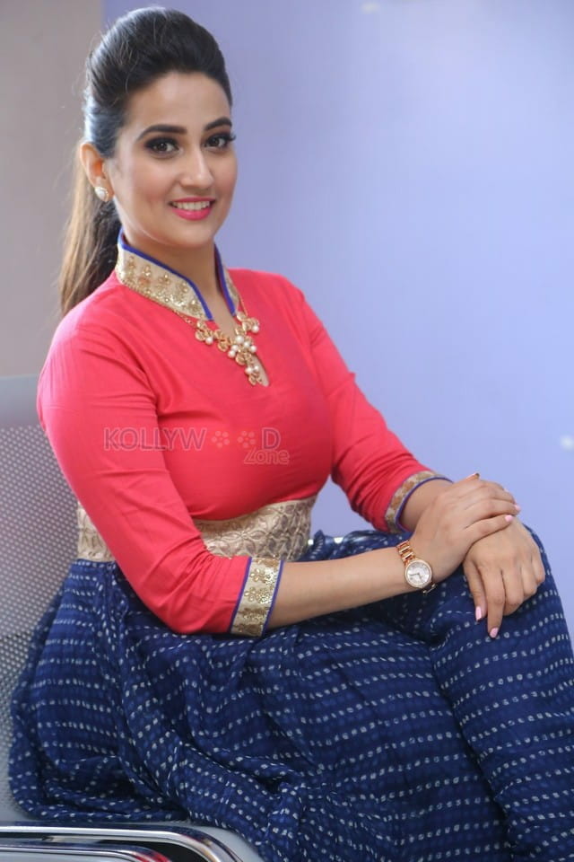 Telugu Anchor Manjusha Photos