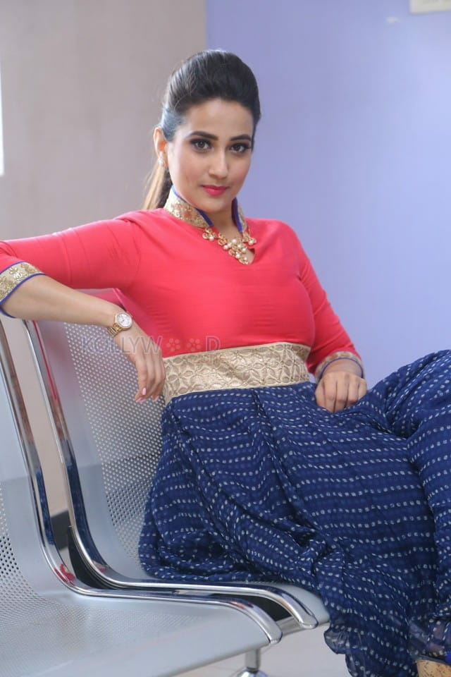 Telugu Anchor Manjusha Photos